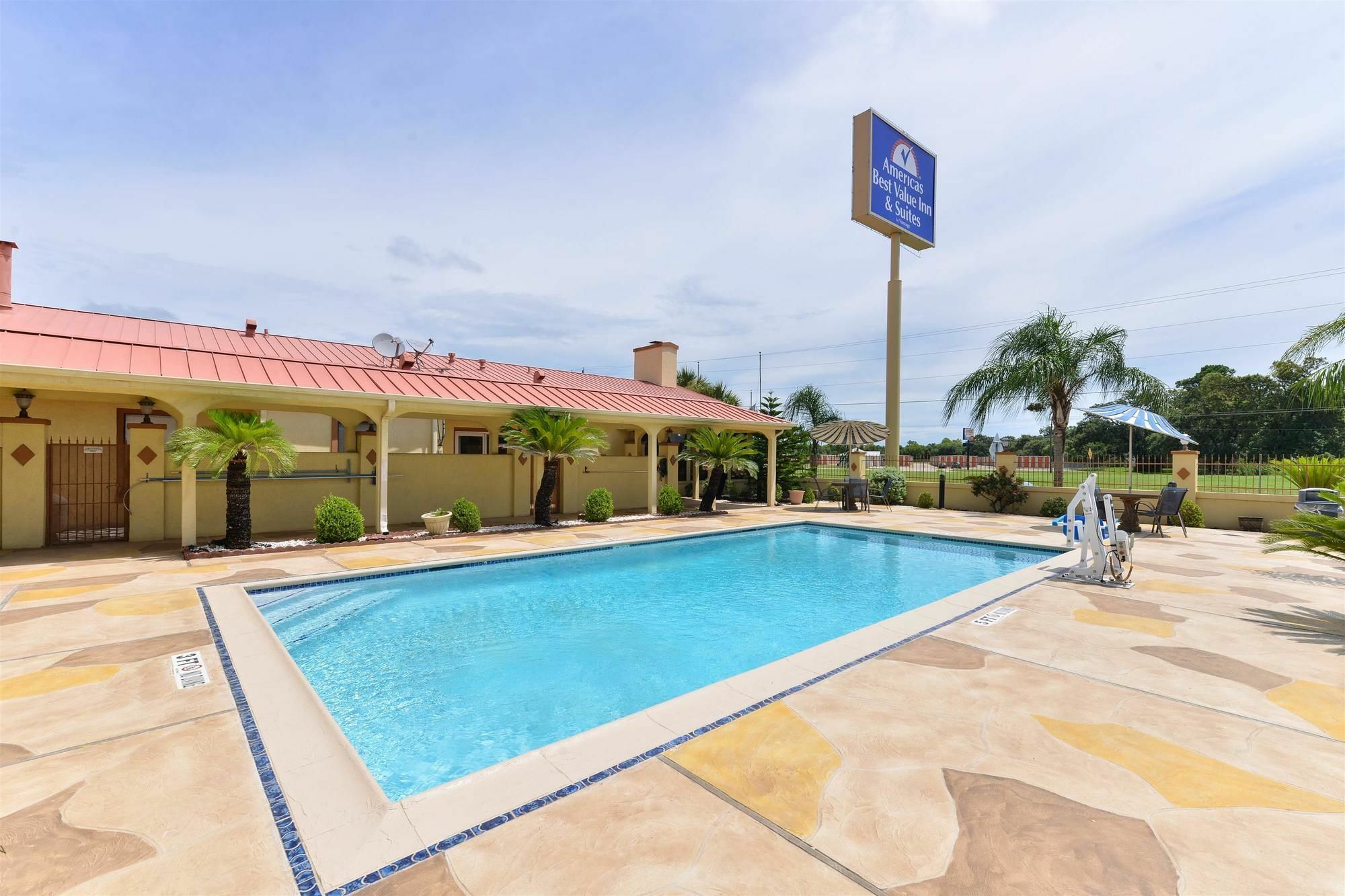 Americas Best Value Inn & Suites-Alvin/Houston Zewnętrze zdjęcie